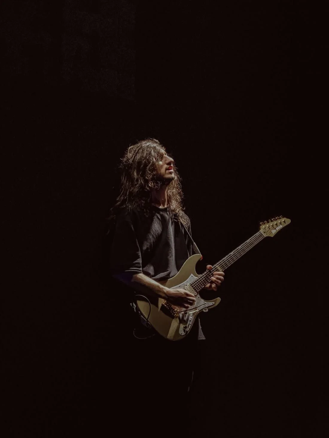 Séfer Dillan com sua guitarra